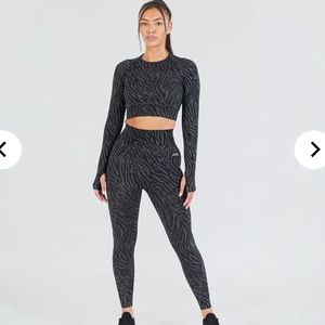 AYBL SET ANIMAL SEAMLESS LEGGINGS & CROP TOP